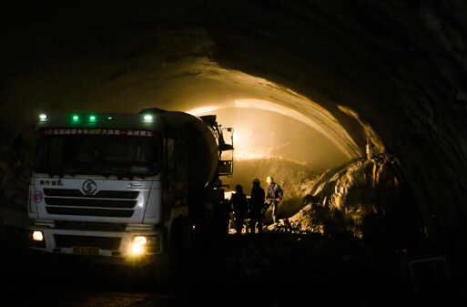 成貴鐵路馮家堰隧道掘進(jìn)突破500米